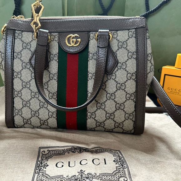 Authentic Gucci bag. Used a couple of times. Some makeup marks no damage. - Picture 3 of 6